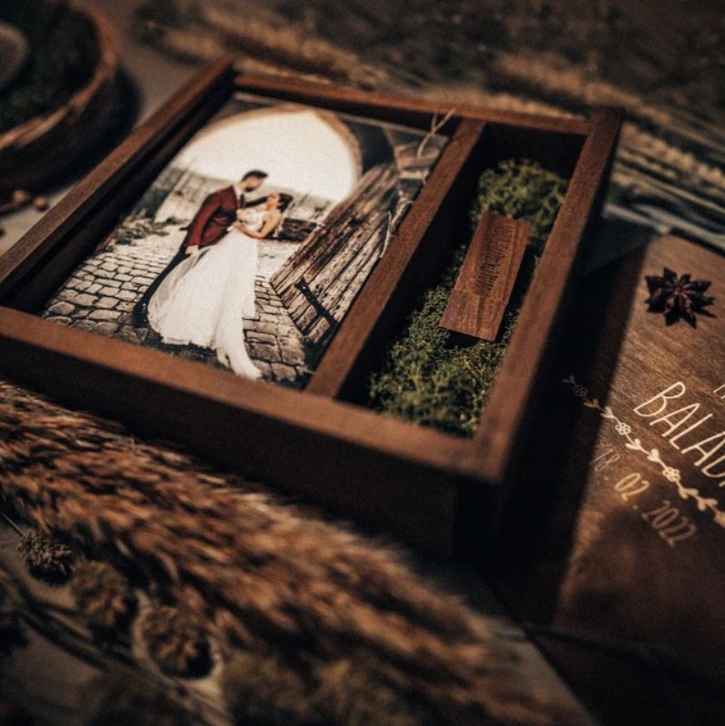 Wooden Photo Box with USB Flash Drive