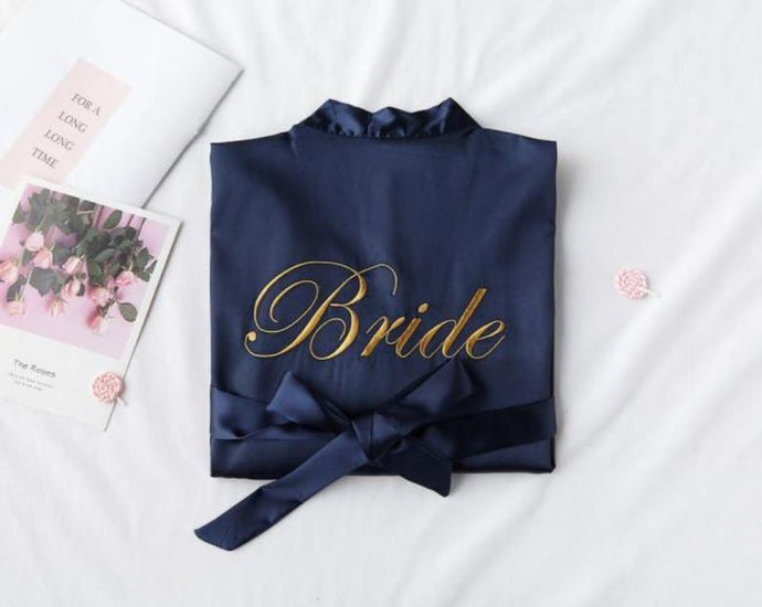 Robe de mariée et demoiselle d'honneur