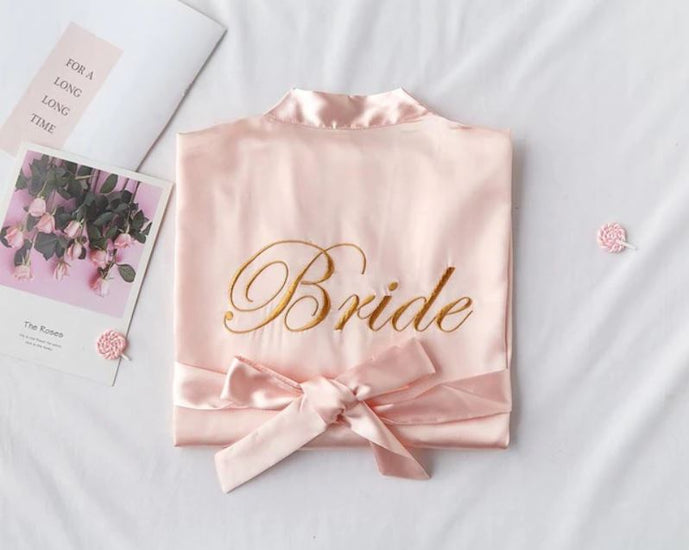 Robe de mariée et demoiselle d'honneur