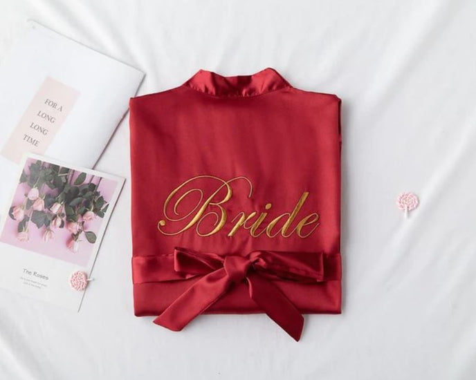 Robe de mariée et demoiselle d'honneur
