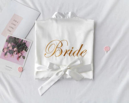Robe für Braut und Brautjungfern