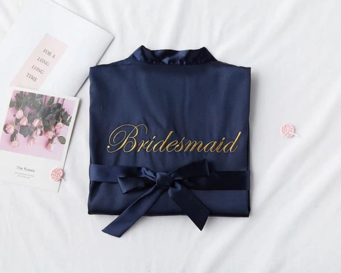 Robe de mariée et demoiselle d'honneur