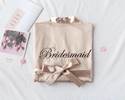 Robe für Braut und Brautjungfern
