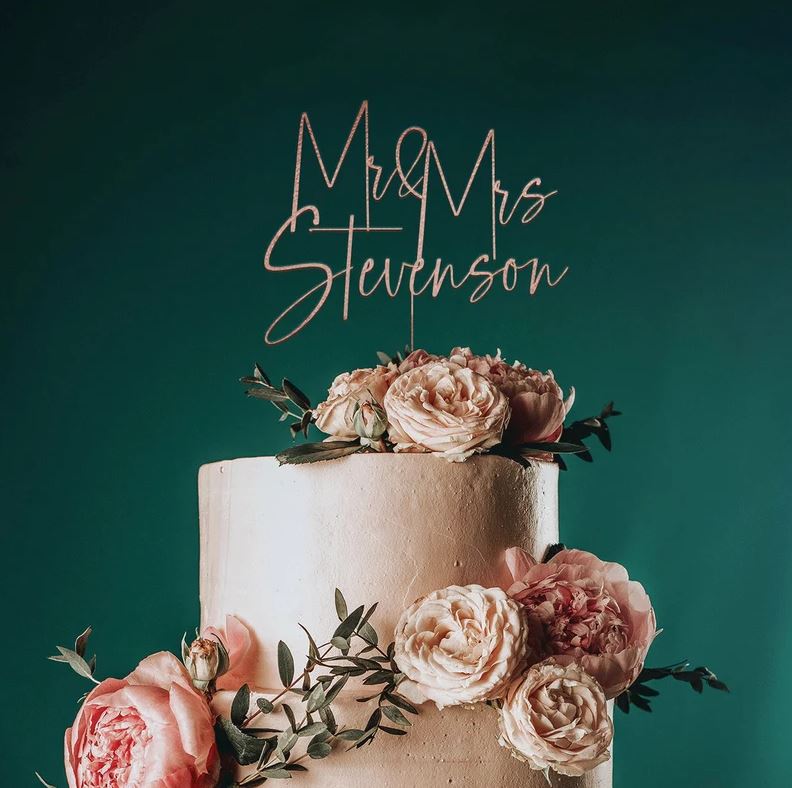 Kuchenaufsatz „Mr. Mrs.“ in Schreibschrift